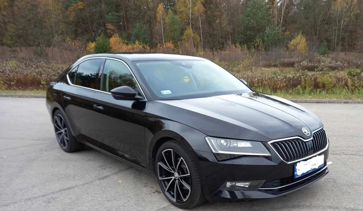 Skoda Superb cena 79900 przebieg: 155500, rok produkcji 2018 z Wołomin małe 379